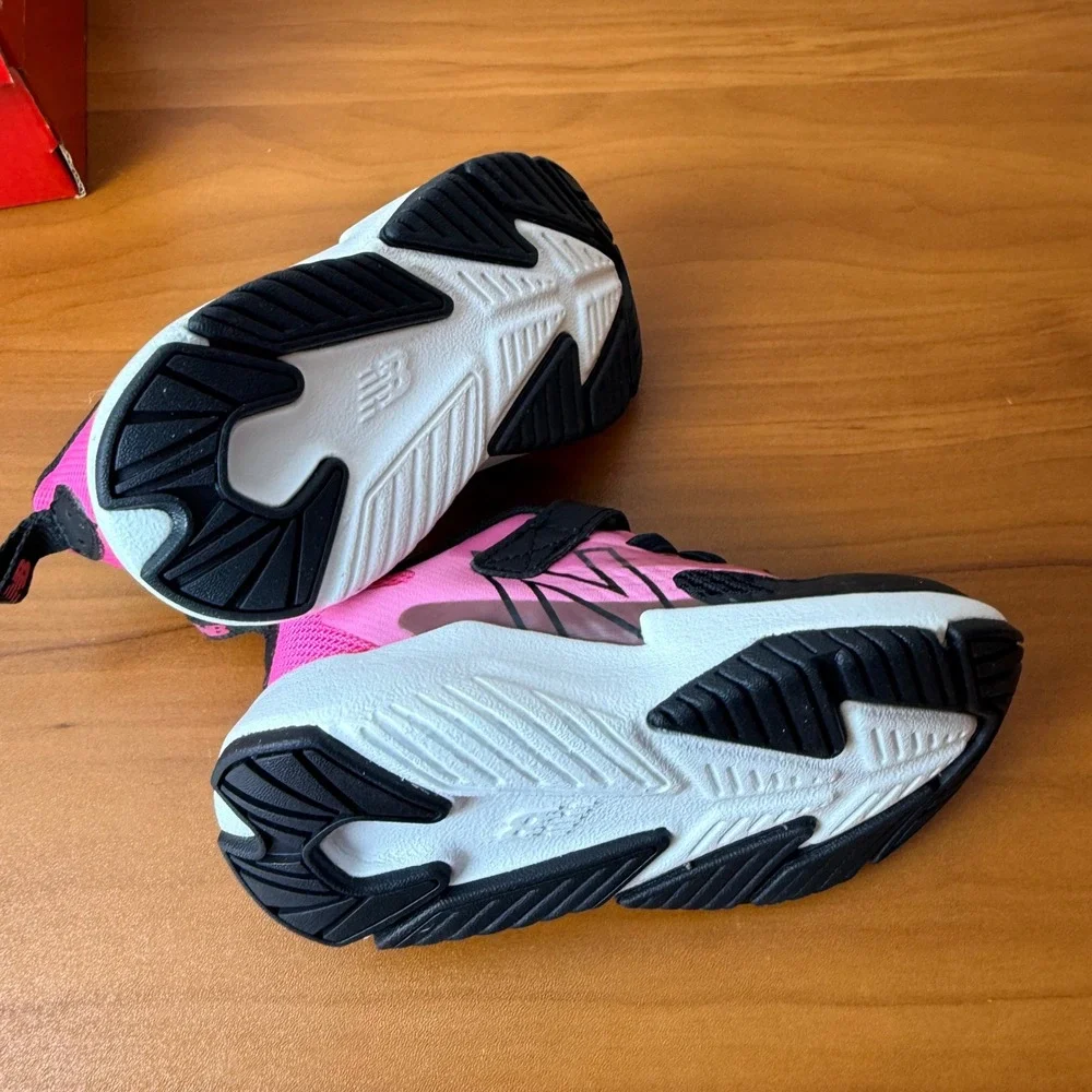 New Balance Rave Run v2 Bungee Lace Pink Black Kids Sneakers ITRAVAS2 Size‎ 6M